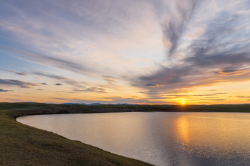 Obraz premium Sunset on the shore of the lake in the Darhat Valley