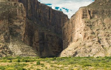 Fototapeta na wymiar Entrance to the Saint Elena Canyon Trail, Big Bend National Park, Texas. This trail is easily accessible and affords great views of the river.