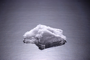 ピラミッドの様な塩の結晶