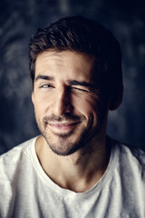 Obraz premium he winks an eye