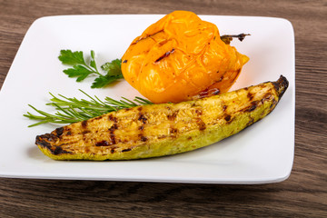 Grilled zucchini with pepper