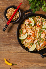Fried rice with shrimp in Thai.