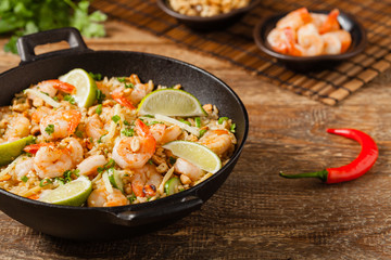 Fried rice with shrimp in Thai.