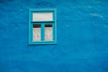 Obraz na płótnie Canvas vintage window on blue color wall