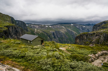 Fototapeta na wymiar house on meadow with mountains