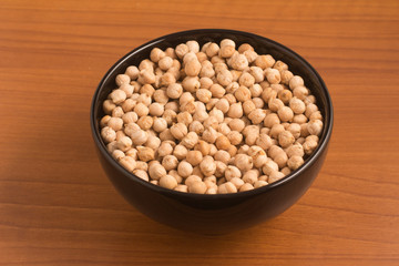 Chickpeas in a black bowl