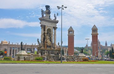 Obraz premium Spain square in Barcelona, with a fountain and towers