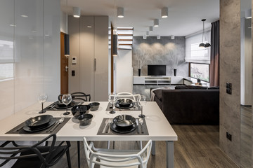 White table and black dinnerware