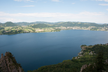Fototapeta na wymiar view to lake Traunsee from mount Traunstein