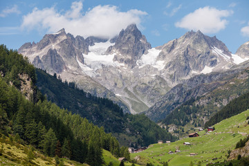 Fototapeta na wymiar The Susten Pass near Aderbogen, Switzerland