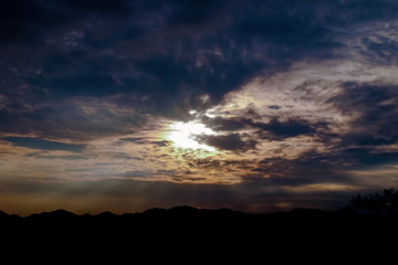 Fototapeta na wymiar beautiful sunset sunset in the mountains..