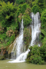 Fototapeta na wymiar Waterfall near Li River, Guilin, China
