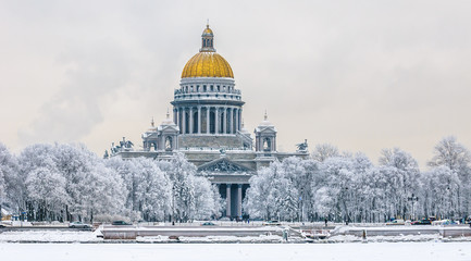 Saint Isaac's Cathedral in winter, Saint Petersburg, Russia - obrazy, fototapety, plakaty