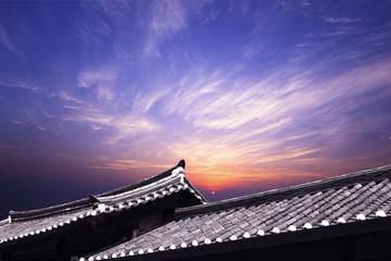 Fototapeta na wymiar Asian New Year Background. Korean traditional roof of sunrise background.