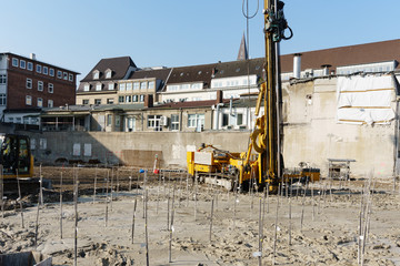 Baumaschine für die Pfahlgründung des Fundamentes