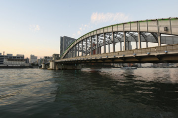 日本の東京都市景観「墨田川や勝鬨橋などを望む」