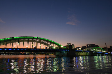 Fototapeta na wymiar 日本の東京都市景観・夕景「墨田川やライトアップされた勝鬨橋などを望む」
