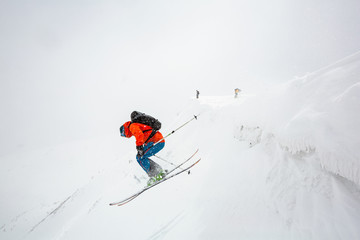 Fototapeta na wymiar good skiing in the snowy mountains.