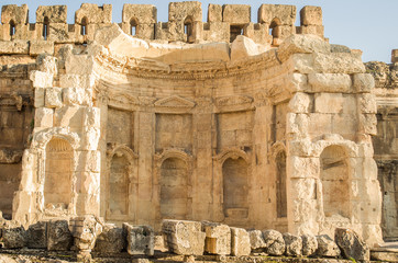 Ruínas de Baalbek, 0s romanos construíram Balbeque para honrar a Júpiter, a Baal e a Baco, e...