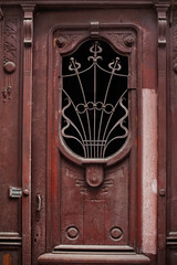 Старинные деревянные двери.