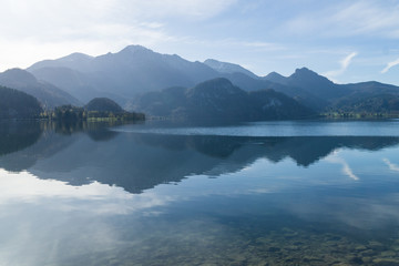 View to the Kochelsee with the mountains in the background.