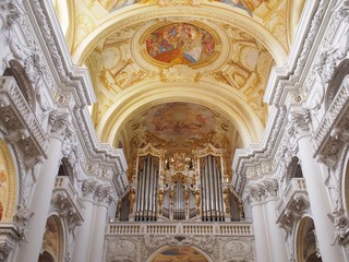 Fototapeta na wymiar Klangwunder - Berühmte Brucknerorgel im Stift Sankt Florian