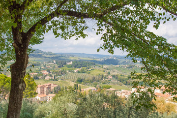 Blick von San Gimignano über die Toskana