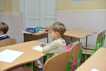 education, children, technology, science and people concept - group of happy kids building robots and making high five gesture at robotics school