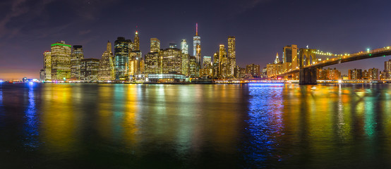 Fototapeta na wymiar Sunset view of the island of Manhattan from Brooklyn