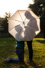 amore sotto l'ombrello