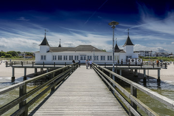 Ahlbeck widok na architekturę na molo © Pawel Gruntowicz