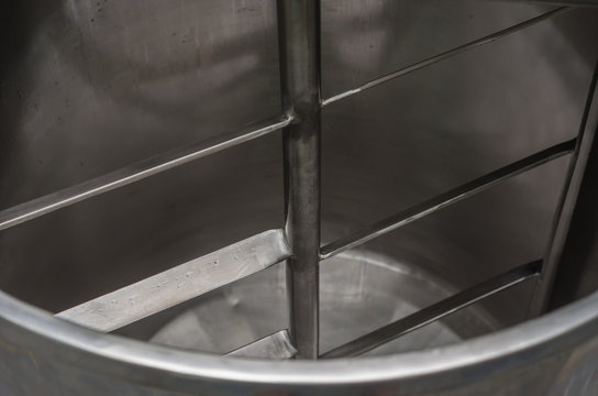 Tanque de a&ccedil;o inox para misturar l&iacute;quidos em ind&uacute;stria aliment&iacute;cia