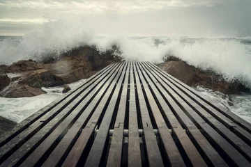 Papier Peint photo autocollant Jetée Jetée en bois sur un océan orageux