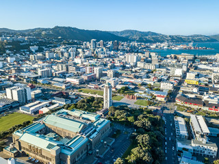 Obraz premium Wellington War Memorial And City At Sunrise, Aerial POV