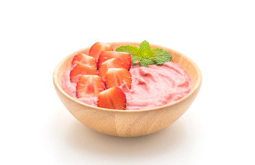 strawberry smoothies bowl