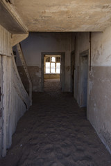 Obraz premium Verlassenes Haus in Kolmannskop