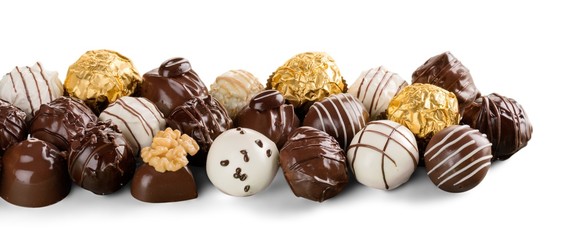 Dark & milk chocolate candies / pralines / truffles, assorted