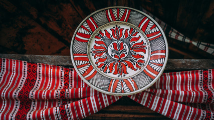 Obraz premium Beautiful red traditional plate