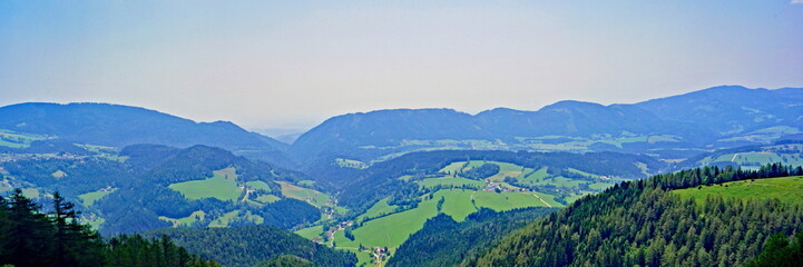 Obraz premium SOMMERALM mit Blick auf das Passailer Umland ( Oststeiermark )