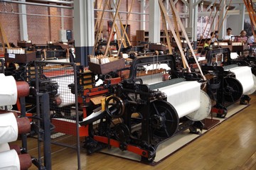 織物工場の古い織機