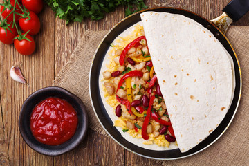 Quesadilla with chicken, served with guacamole or salsa sauce.