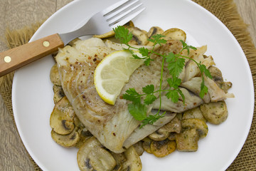 filet de lieu et champignons

