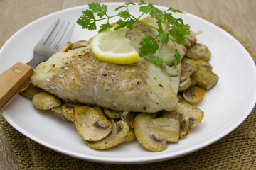 filet de lieu et champignons
