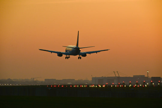 avions vol a&eacute;roport survol pilote piste voyage