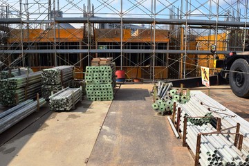 建設工事現場の足場