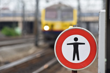 trains rails sncb voyageur navetteurs transport gare conducteurs controleurs