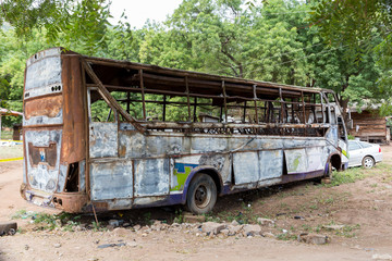 Ausgebrannter Bus - Usambara Berge - Tansania