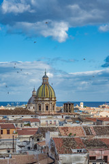 Fototapeta na wymiar Città di Palermo vista dall'alto, Italia 