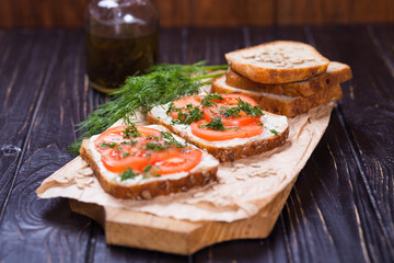 sandwich with tomatoes