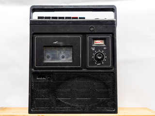 Fototapeta premium Vintage radio on wall background